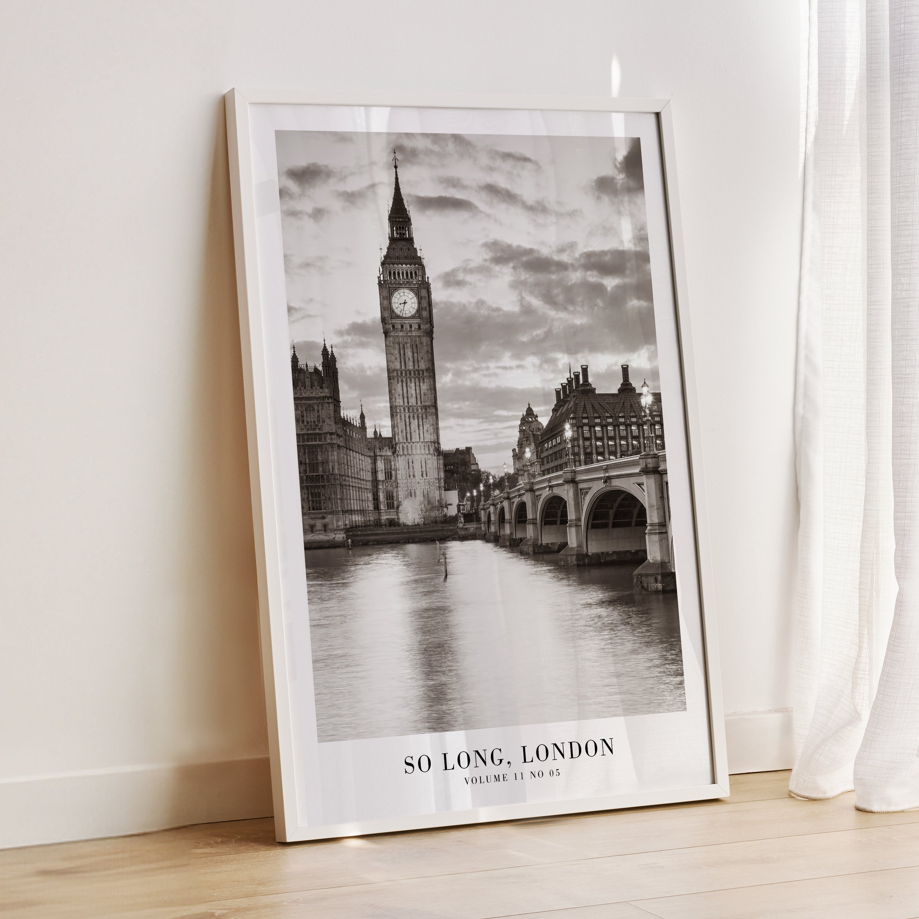 So Long London Taylor Swift poster in London-inspired dorm room